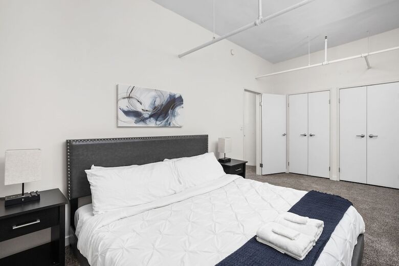 Aparthotel 2br 2ba The Block Apartment - Cozysuites