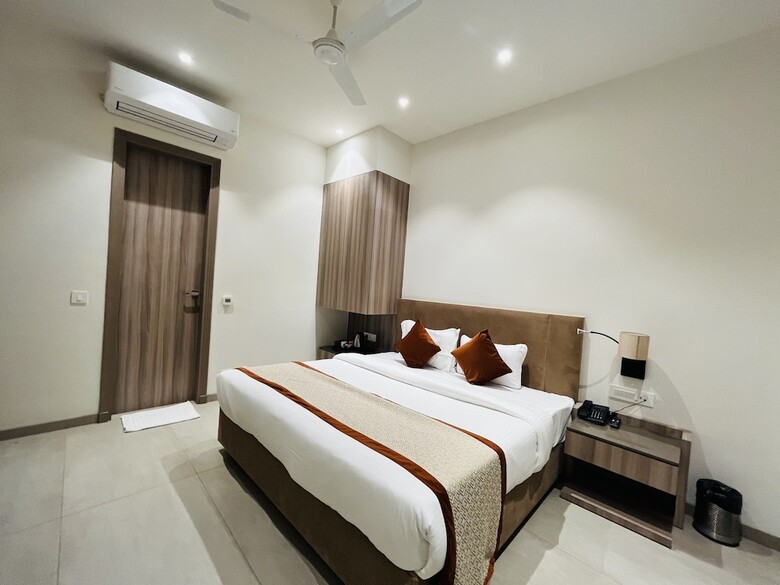 Hotel The Royal Vista