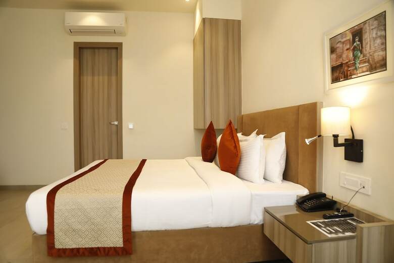 Hotel The Royal Vista