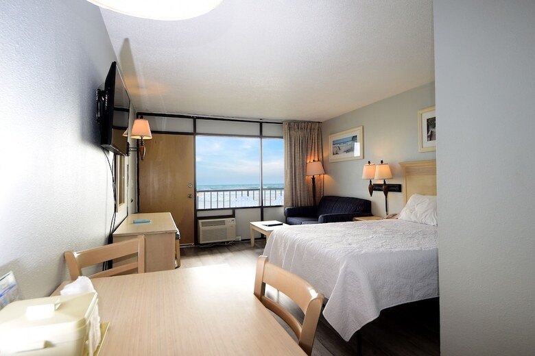Hotel Holiday Sands North On The Boardwalk