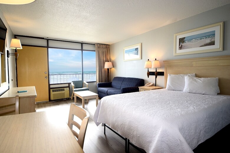 Hotel Holiday Sands North On The Boardwalk