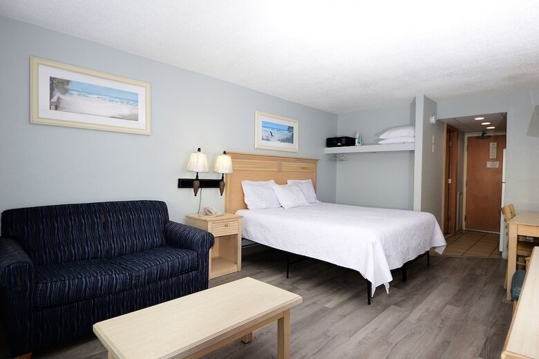 Hotel Holiday Sands North On The Boardwalk