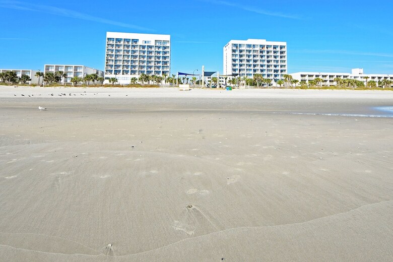 Hotel Holiday Sands North On The Boardwalk