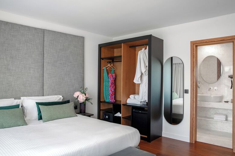 The Athenaeum Luxury Hotel