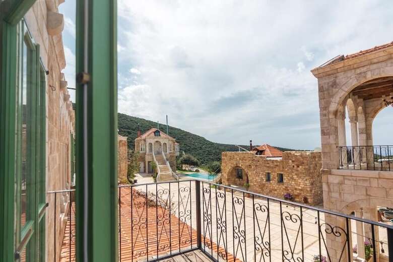 Arnaoon Village