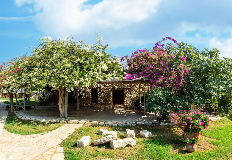 Arnaoon Village