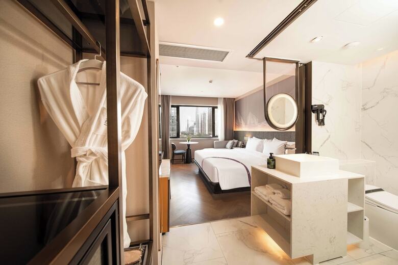 Imperial Traders Elong Hotel
