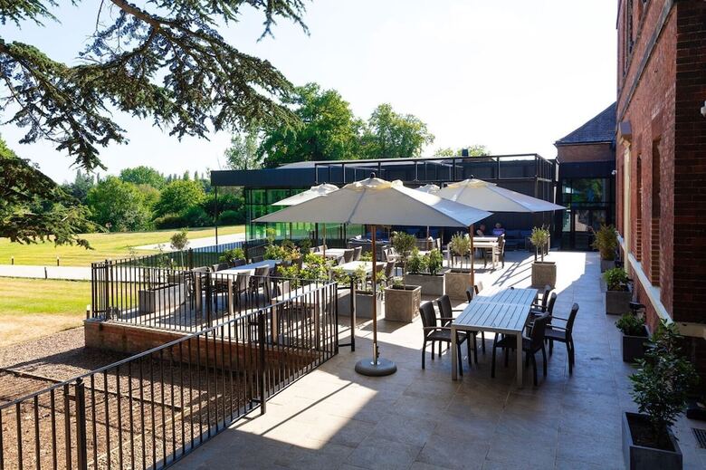 Hotel Winstanley House