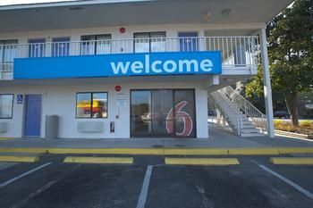 Motel 6 Charleston North