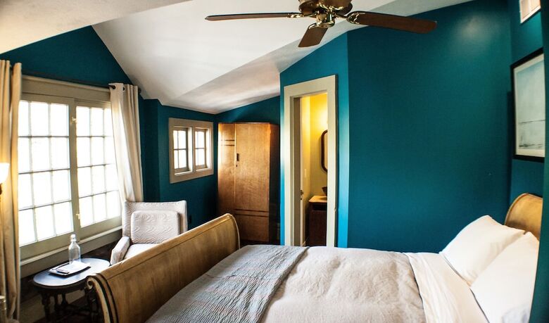 Bed & Breakfast Judson Heath Colonial Inn