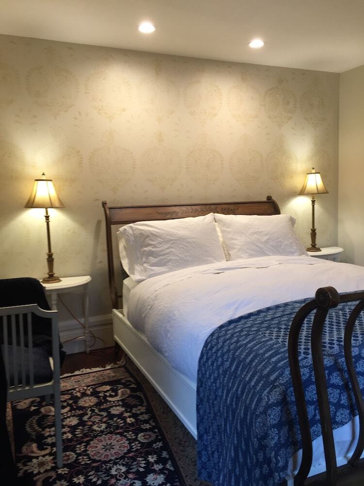 Bed & Breakfast Judson Heath Colonial Inn