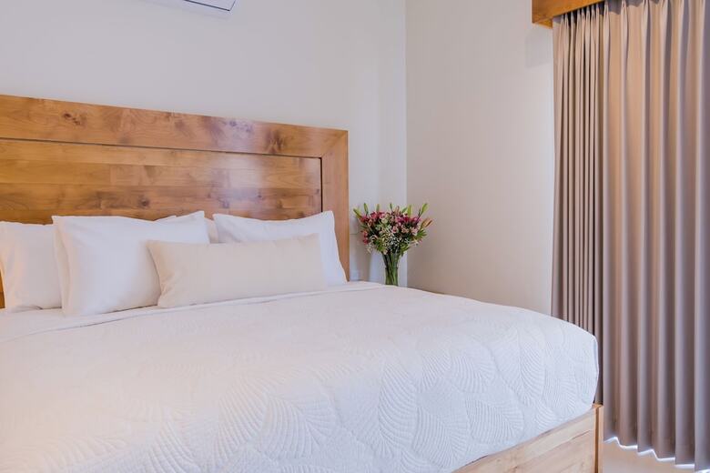 Hotel Josefa Suites
