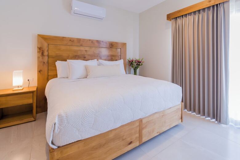 Hotel Josefa Suites