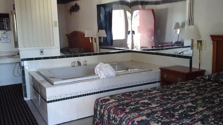 Motel Norton Shores Inn