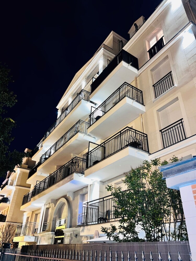 156 Av. Pasteur B1