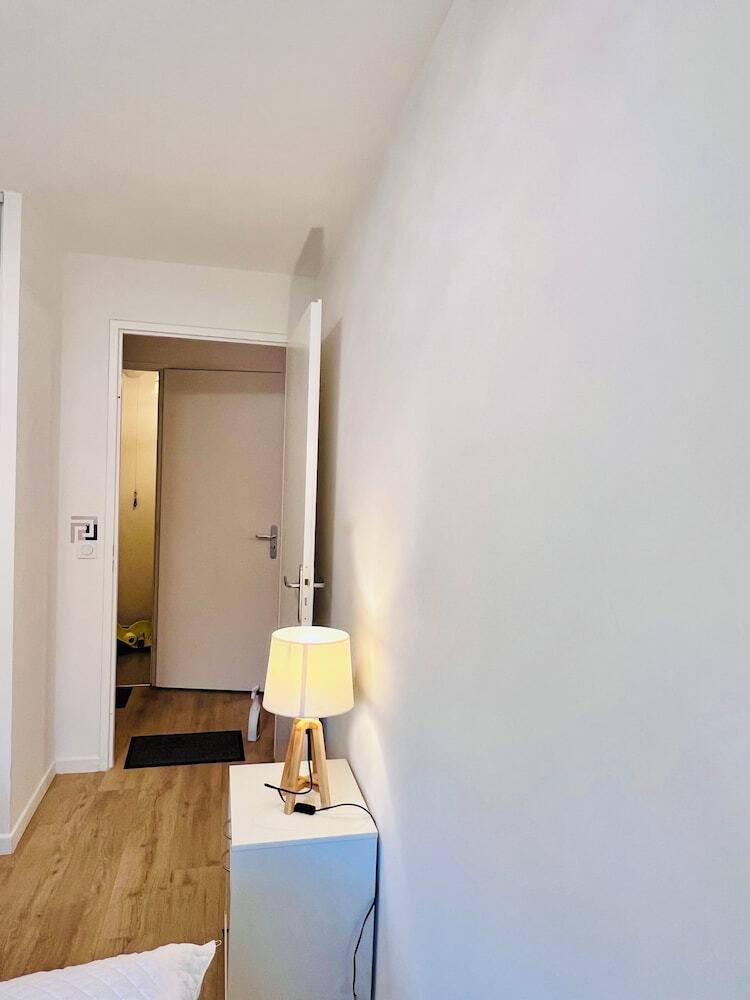 156 Av. Pasteur B1