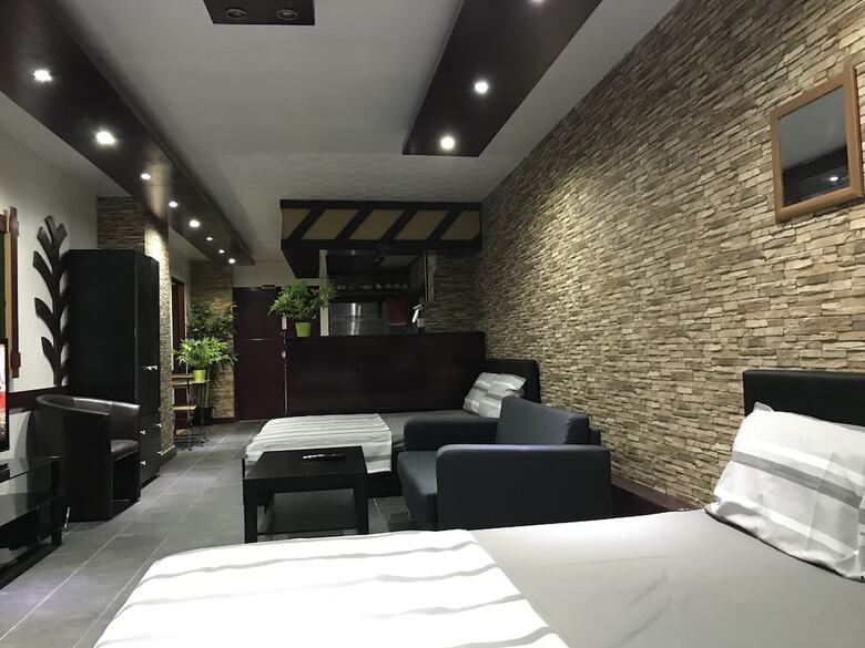 Hotel Halz City Estates