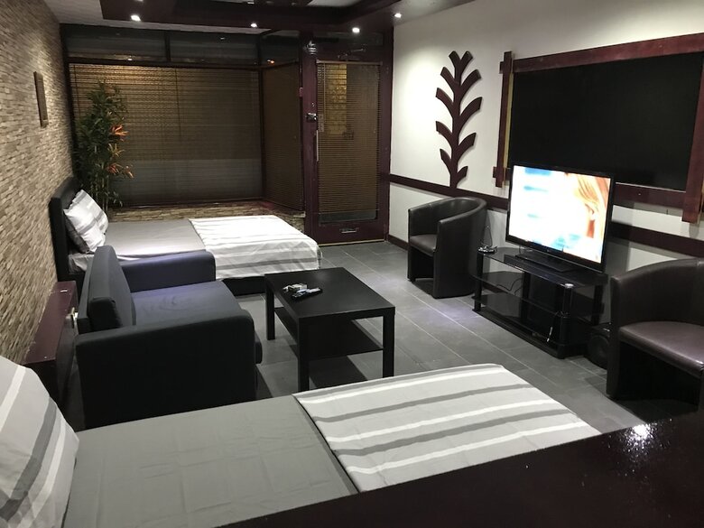 Hotel Halz City Estates