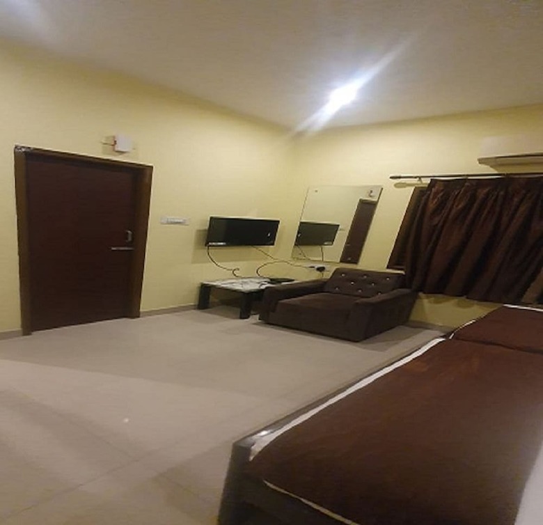 Earth Hotel Vadapalani
