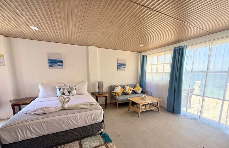 Lanas Beach Resort - Carabao Island