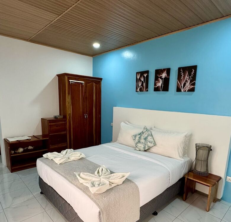 Lanas Beach Resort - Carabao Island