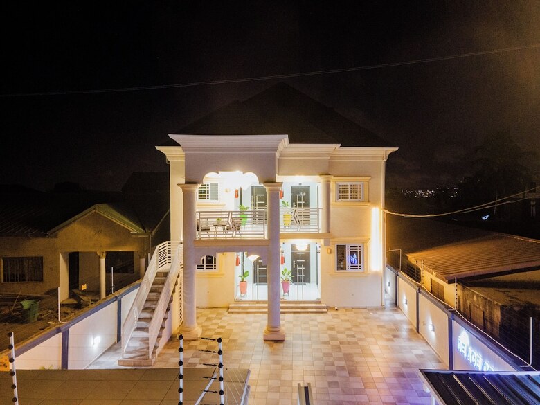 Aparthotel De Ace Court