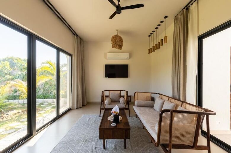 Hotel La Vida Retreat