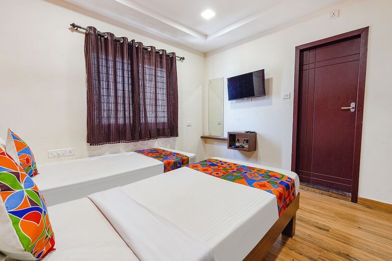 Hotel Fabexpress Symphony Suites