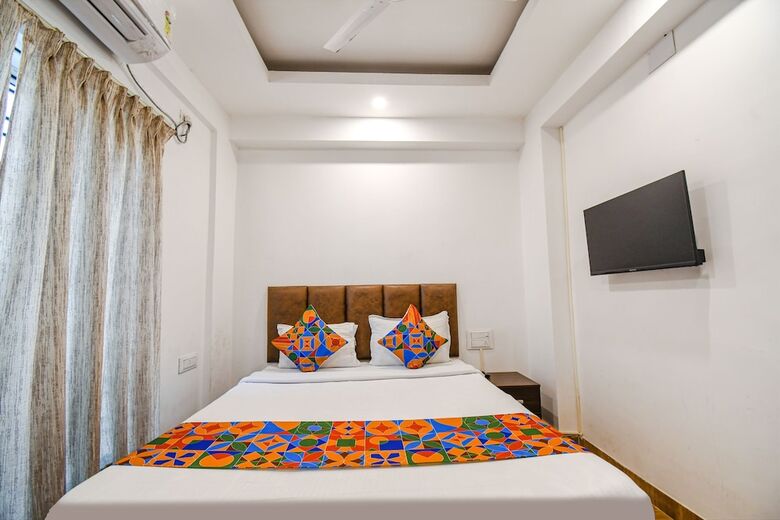 Fabhotel Seven Wonders 55