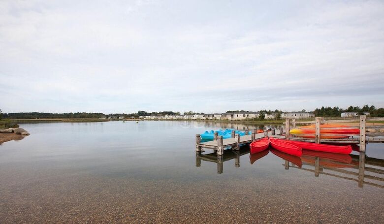 7 Guests - 3 Bedrooms - Pool - Balcony - Parking