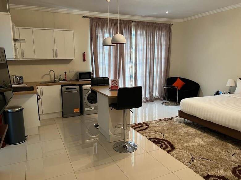 Aparthotel Cromer Serviced Apartments