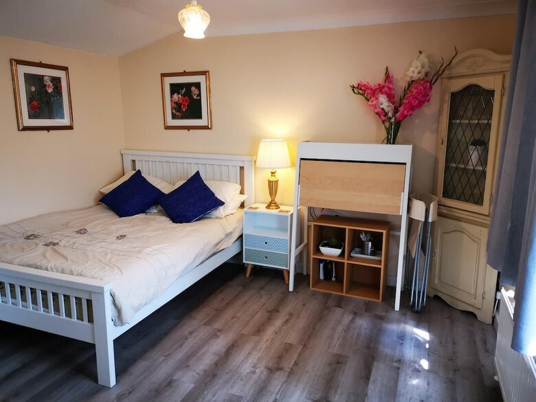 Impeccable 1-bed Lodge In Eastleigh