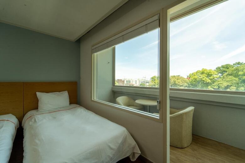 Pension Jeju Honeycrown Hotel