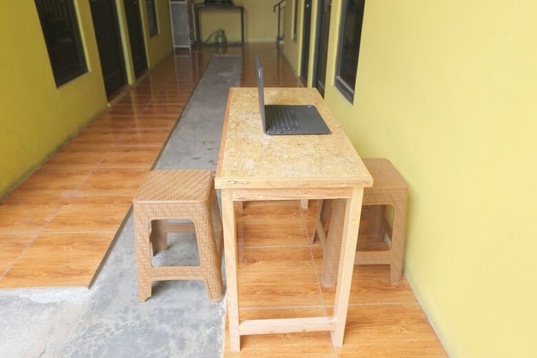 Hotel Oyo 93021 Kost Dison