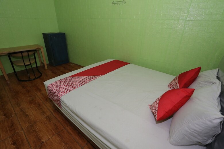 Hotel Oyo 93021 Kost Dison