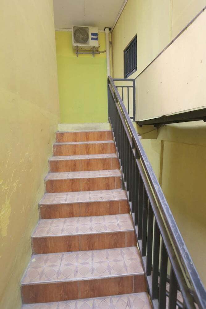Hotel Oyo 93021 Kost Dison