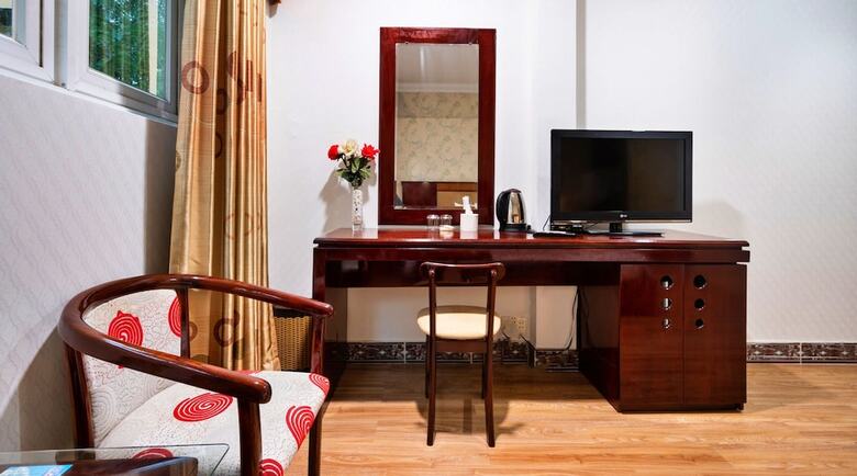Hanz Cosmos Central Hotel