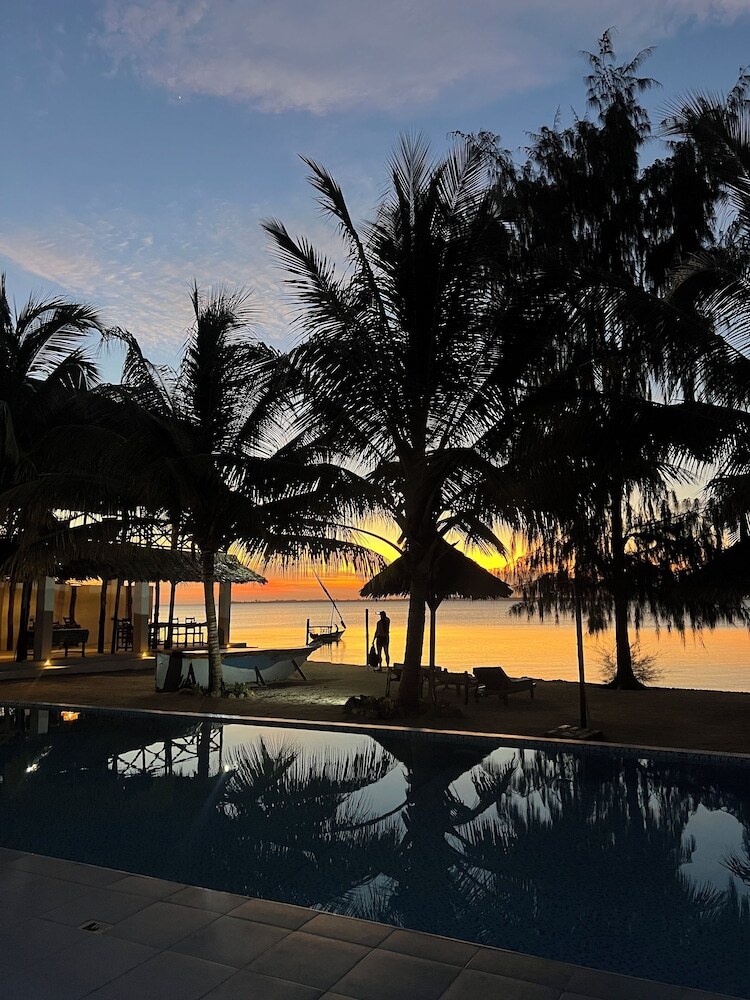 Asante Sana Beachfront Hotel