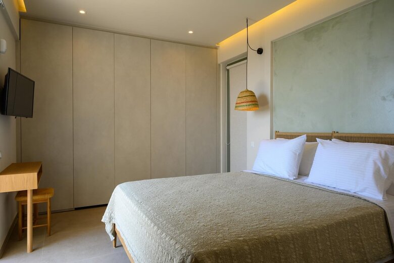Roots Suites In Crete
