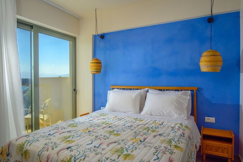 Roots Suites In Crete