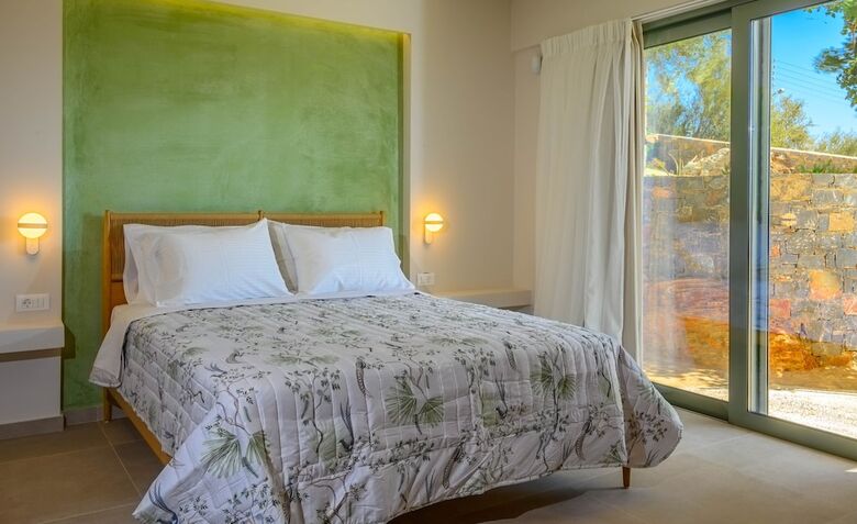 Roots Suites In Crete