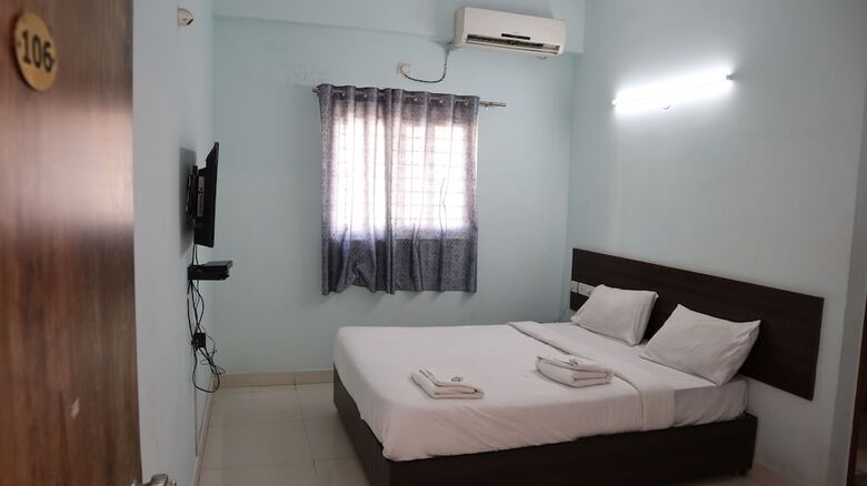 Hotel Smile Stay Karanji Comforts