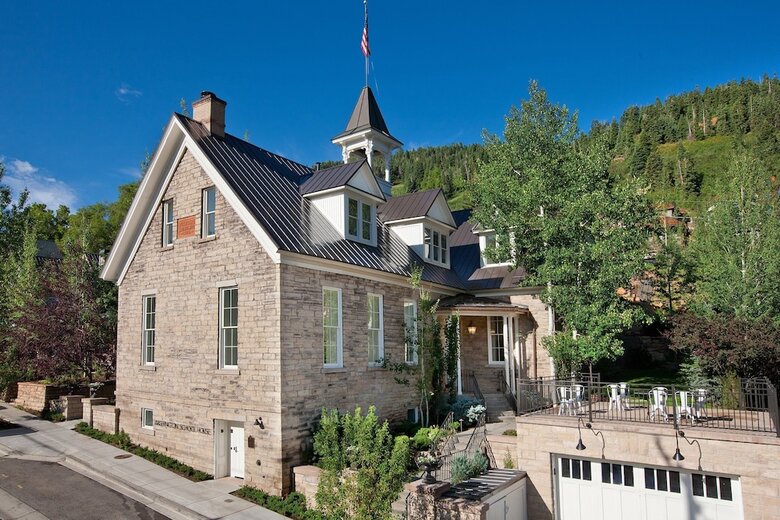 Hotel Washington School House