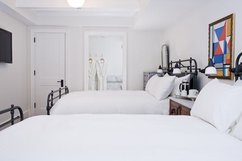 Hotel Washington School House