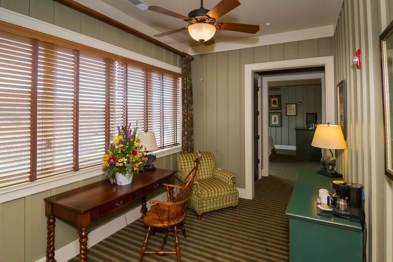 Hotel Bright's Creek Lodge