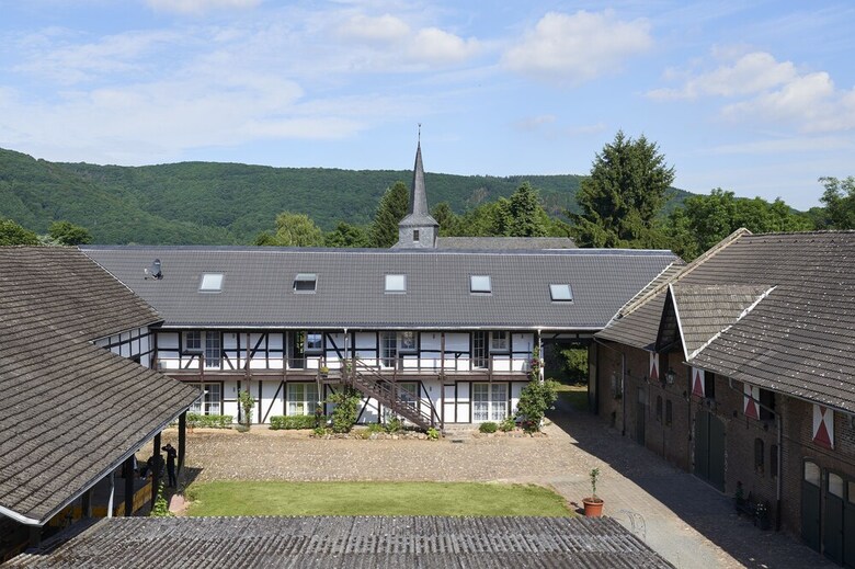 Hotel Ferienwohnungen Burg Blens