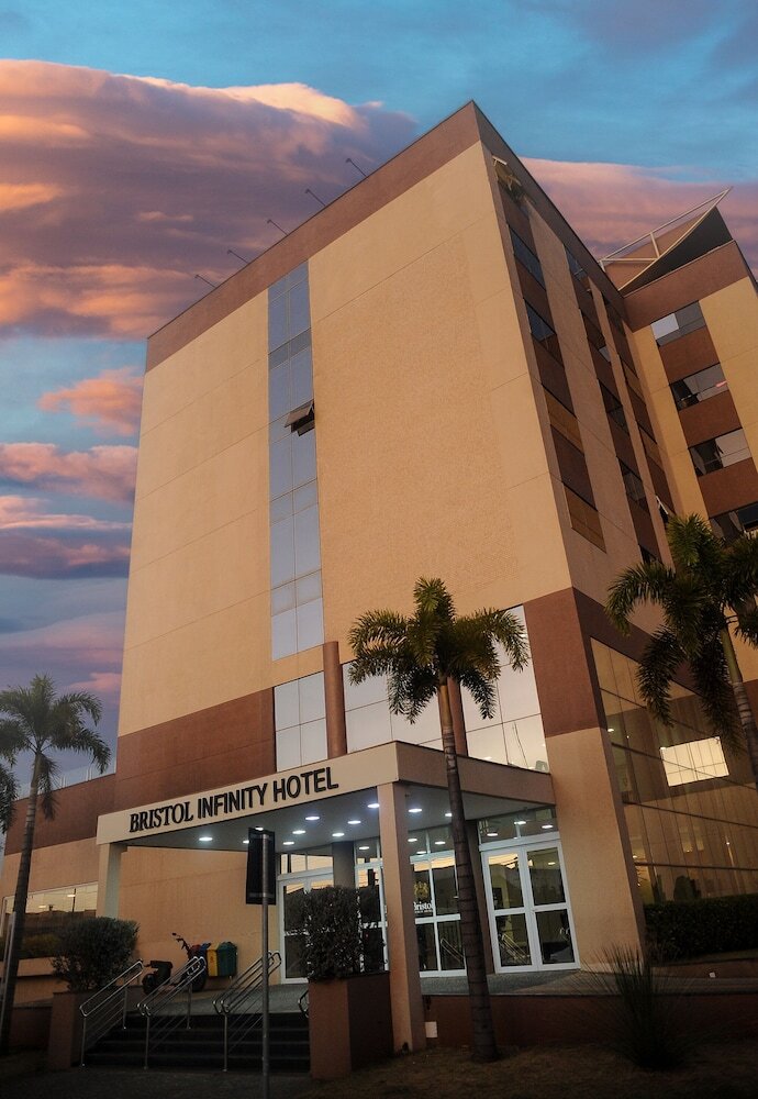 Hotel Bristol Infinity