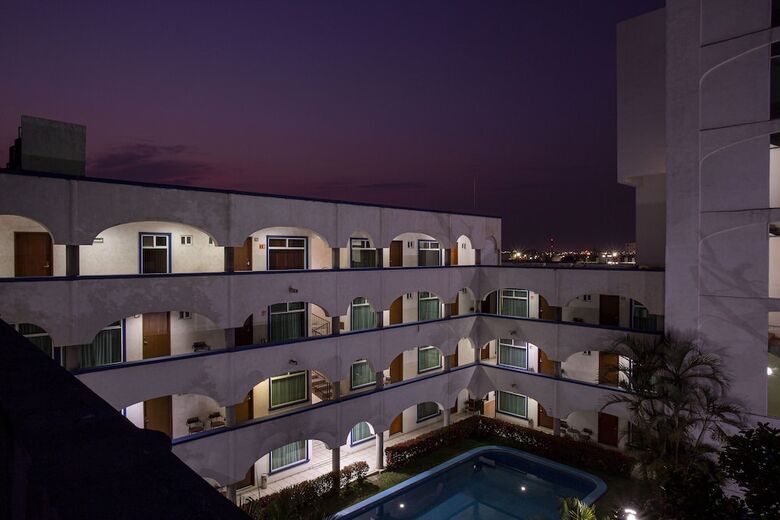 Hotel Arcos Aeropuerto