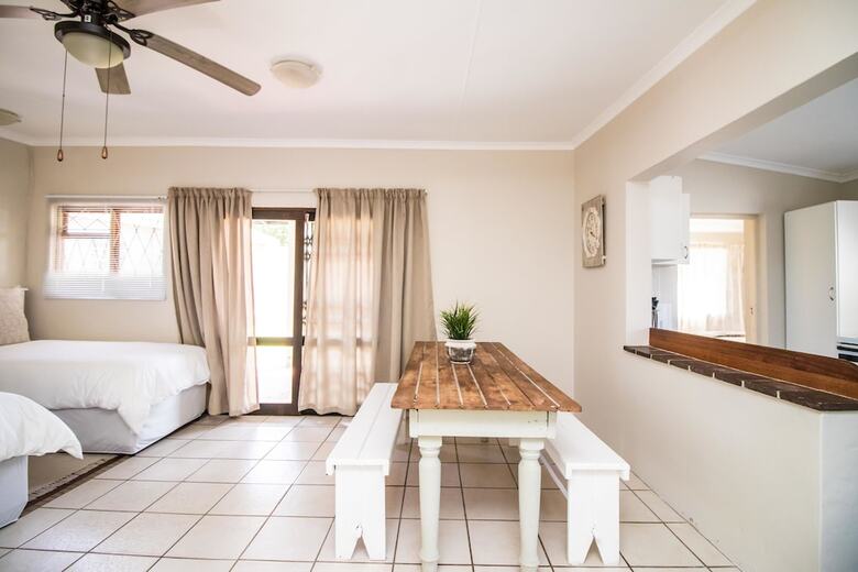 Little Rose Guesthouse & Self-catering