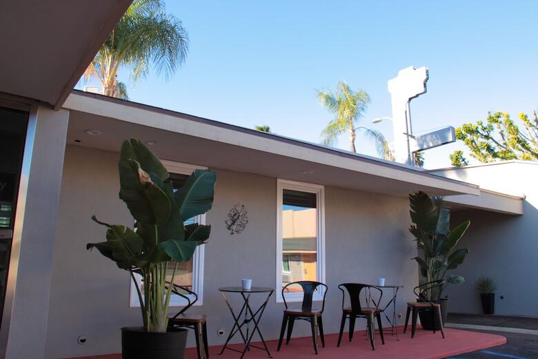 Motel El Royale Gardens Near Universal Studios